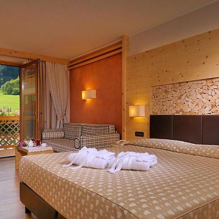 Tevini Dolomites Charming Hotel Коммеццадура Номер фото