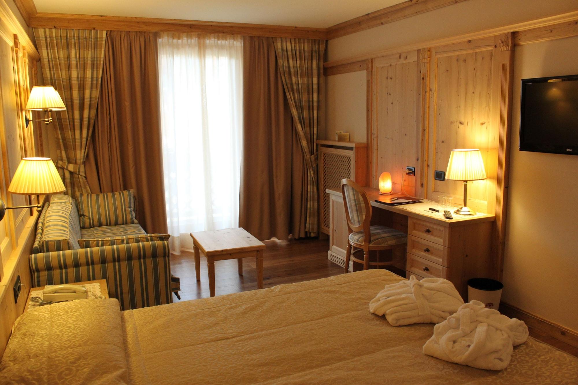 Tevini Dolomites Charming Hotel Коммеццадура Экстерьер фото