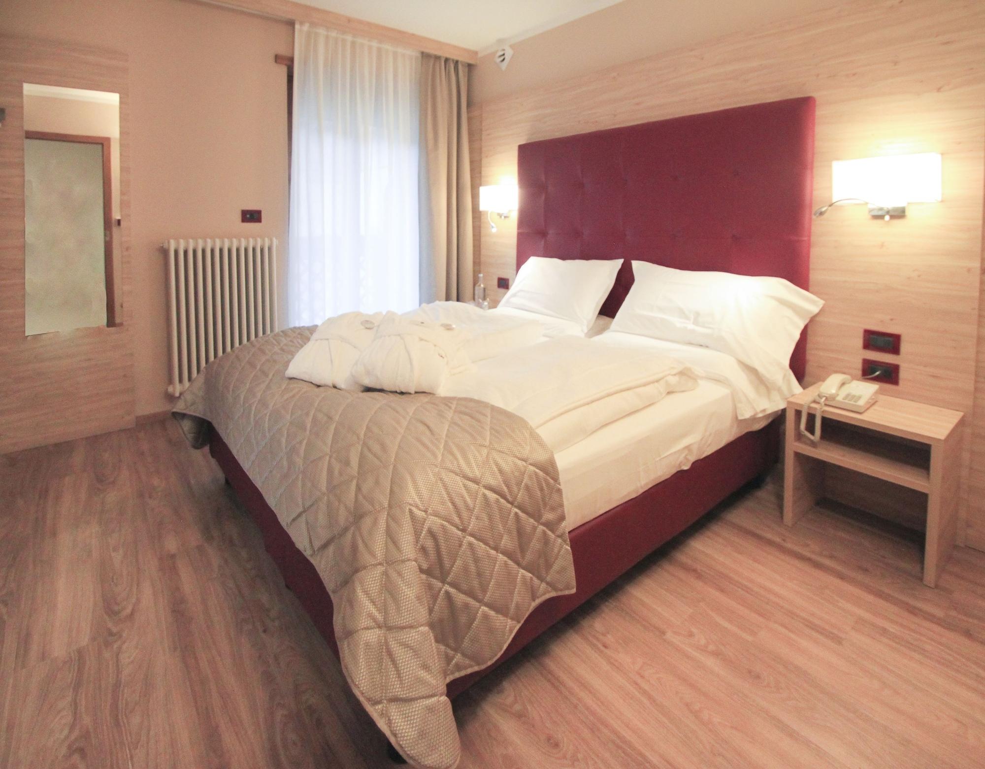 Tevini Dolomites Charming Hotel Коммеццадура Экстерьер фото